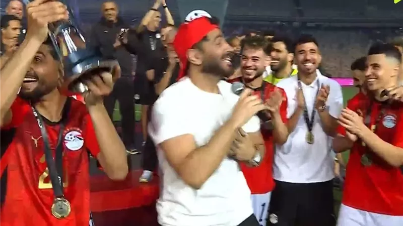 تامر حسني يستعيد ذكرياته في الملاعب ضد الأهلي: قبل ما أعتزل 