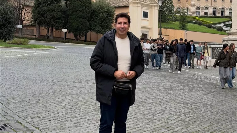 بعد 20 عامًا من النجاح.. هاني رمزي يفجر مفاجأة: “غبي منه فيه 2” قادم