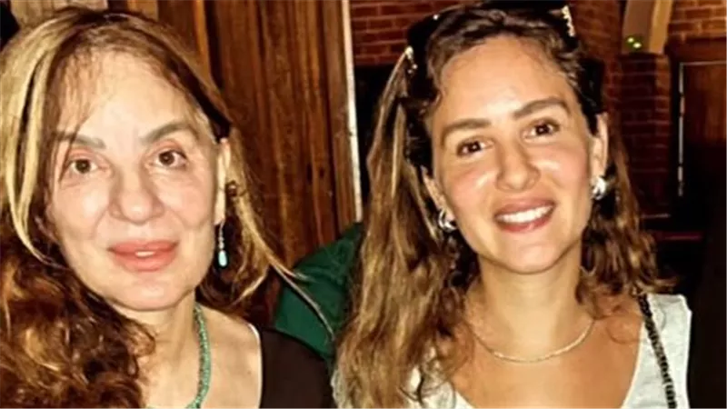 جميلة عوض تنشر صورة جديدة برفقة والدتها الفنانة راندا