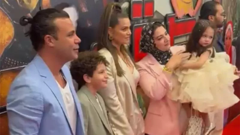 أحفاد عادل إمام في العرض الخاص لفيلم صقر وكناريا