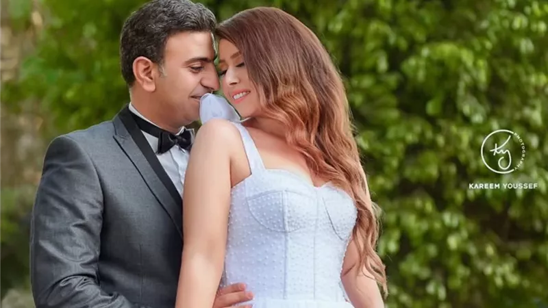 أثار الجدل بظهوره في معها في فيديو.. من هو زوج المطربة إيناس عز الدين؟!