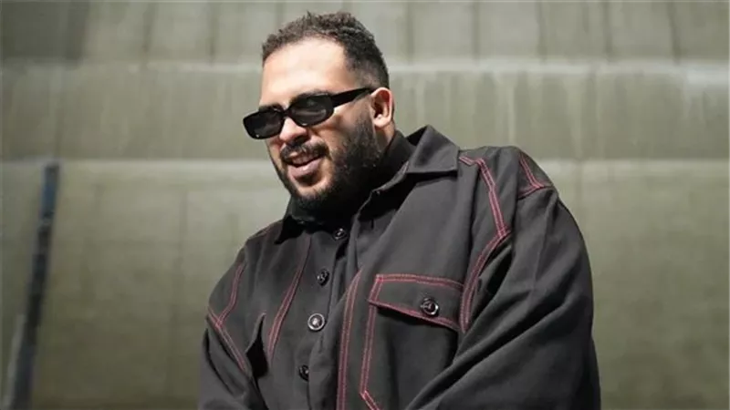 خالد عصام يفجر كواليس أغنية “هنا مصر” ويكشف سر الجملة التي أصبحت تريند