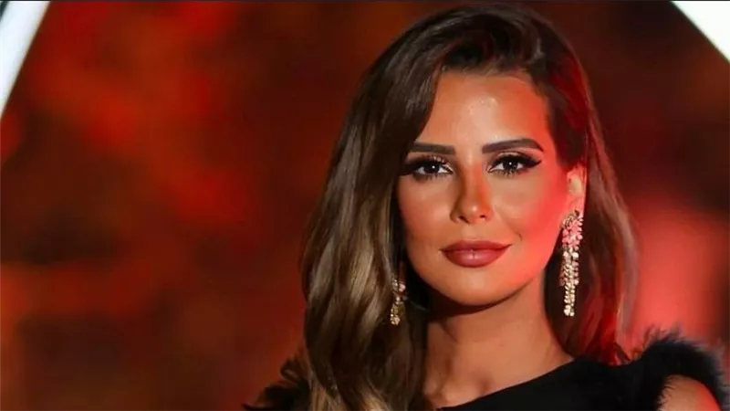 إيمان العاصي: أنصح ابنتي بالزواج بعد الـ 30 لأنه حاجة صعبة
