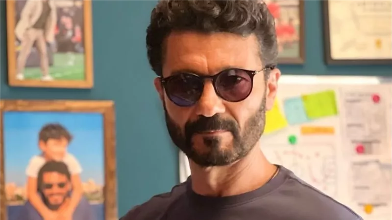 يا أنا يا هما.. خالد النبوي يشوّق جمهوره لمسلسل رحلة طاهر المصري