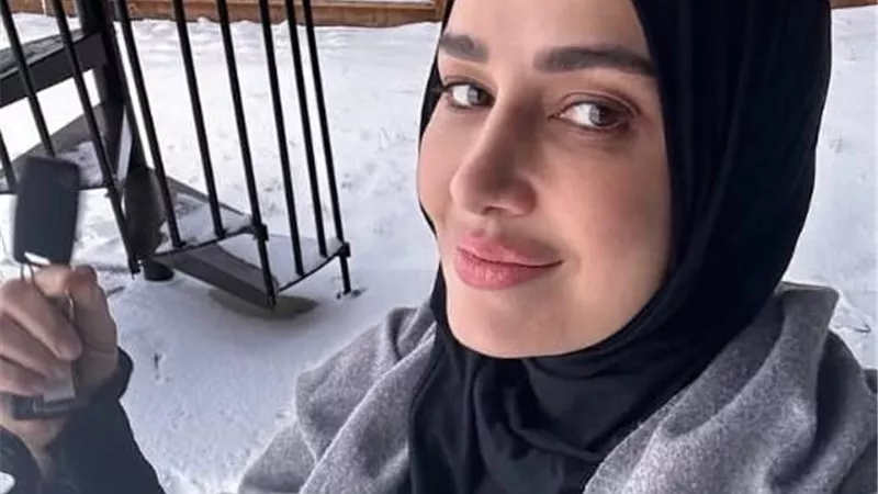 أجمل إحساس في الدنيا.. حلا شيحة تستمتع بركوب الخيل