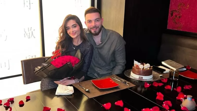 مفتونة بعيد ميلادي.. ملك أحمد زاهر تشارك جمهورها لحظات رومانسية مع خطيبها