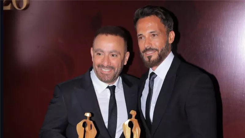 مع السقا.. يوسف الشريف يحتفل بجائزة العام عن فن الحرب من مجلة نيش