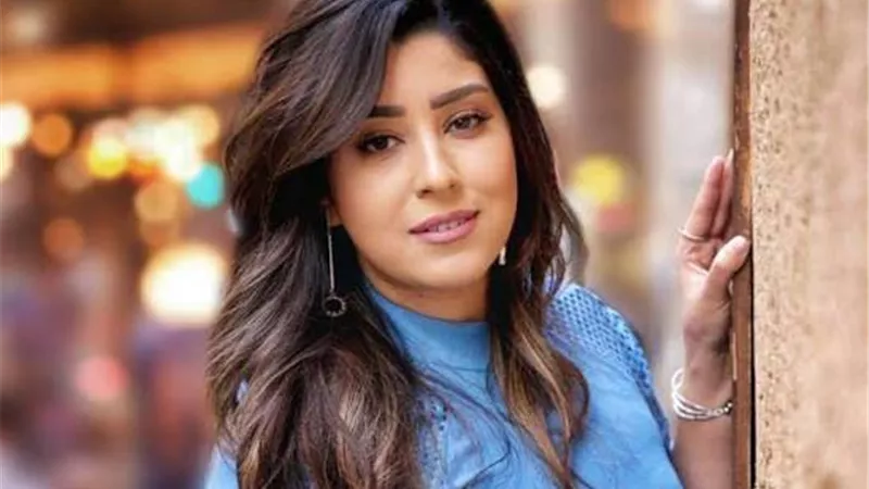 ثعلب يقتحم حديقة منزل أيتن عامر.. والفنانة تطلب النصيحة 