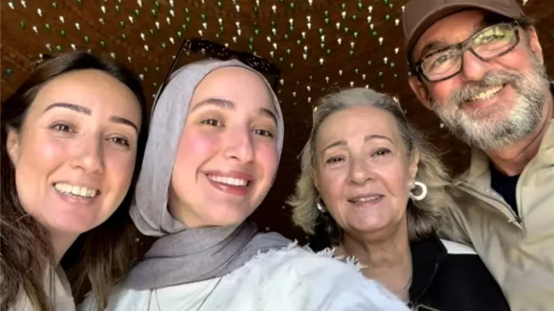 لقطات عفوية لمحمد مرزبان مع أسرته شاركتها ابنته مع محبيه