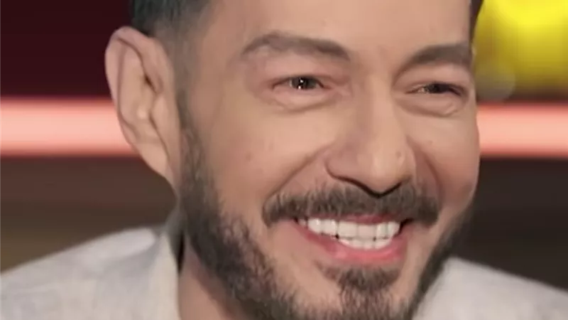 بكاء أحمد زاهر عند تذكيره بحفيدته المنتظرة: يارب تقوم بالسلامة