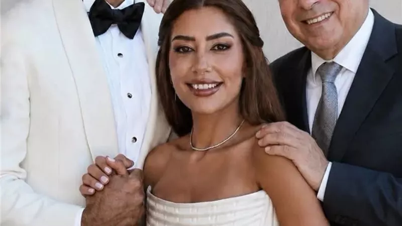 معدلة بـ AI.. الجمهور يهدي أحمد السعدني صورة مع والده الراحل في حفل زفافه