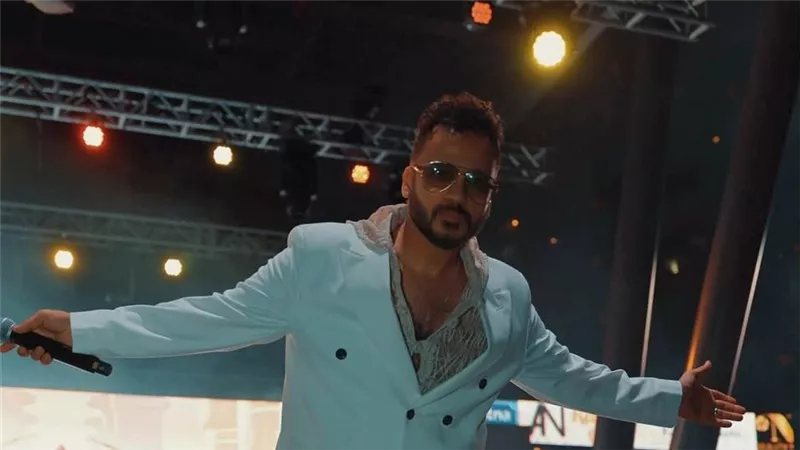 إيساف يحتفل بفوز منتخب مصر من كندا: 