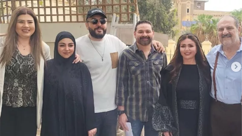انتهاء تصوير فيلم “الحافي”.. إلهام شاهين تحتفي بالكواليس ونجوم العمل