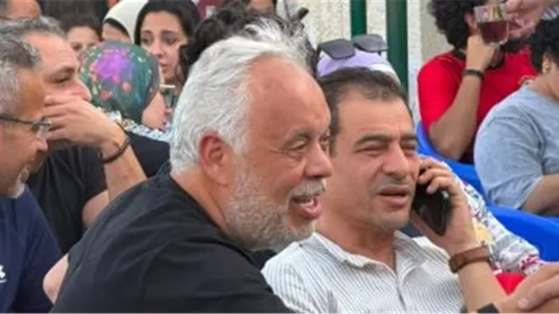 أشرف زكي ومنير مكرم يتابعان مباراة مصر والأرجنتين في نادي نقابة الممثلين