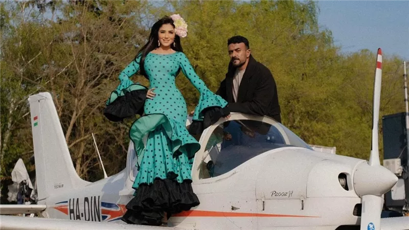 مي عمر تفاجئ بجانب أخر من شخصية أحمد العوضي
