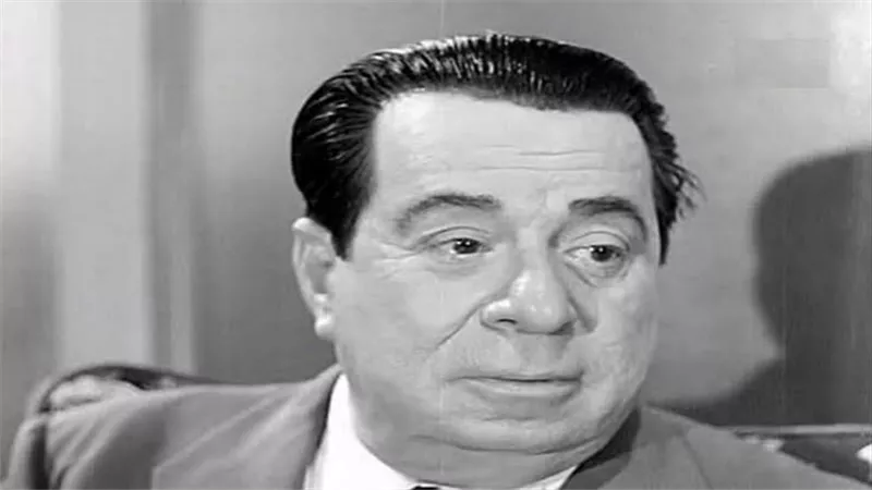 ذكرى رحيل حسين رياض.. محطات بارزة في حياة أبو السينما المصرية