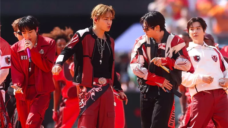 بعد مشاركتهم في حفل نهائي كأس العالم.. من هم فرقة BTS الكورية؟
