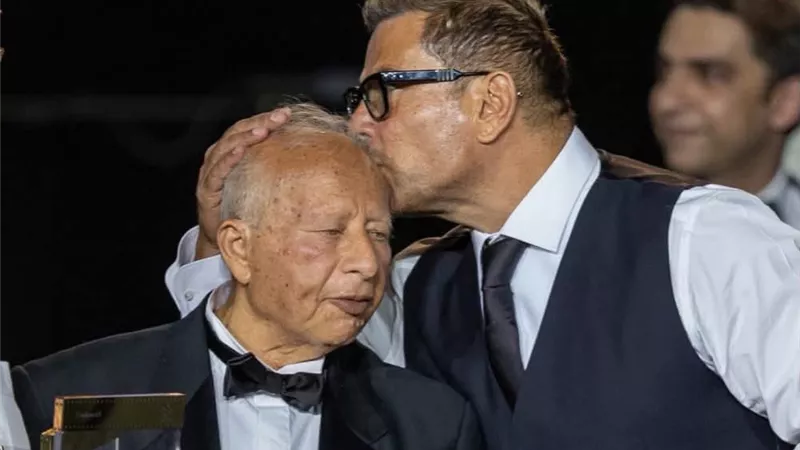 عمرو دياب ينعى هاني شنودة.. بكلمات مؤثرة