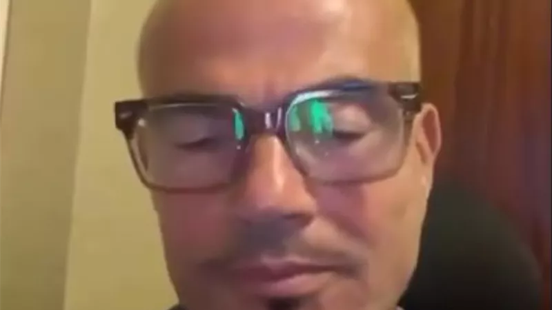 عمرو دياب يغني من كواليس تسجيل أغنية حبيتك