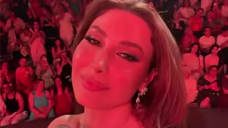 الجمهور التونسي يتحول إلى كورال في حفل يارا أثناء غناء مابعرف