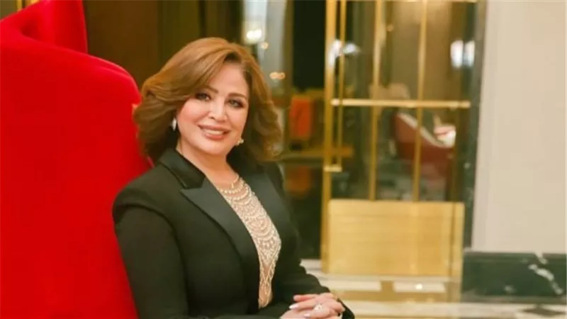 إلهام شاهين تحتفي بفيلم 