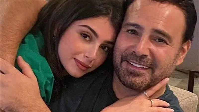 من الآباء إلى الأبناء.. نجوم خطفوا الأنظار بالغناء مع أبنائهم على المسرح