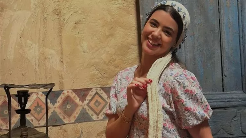 من هي لجين خليفة بطلة كليب لولا البنات؟.. خطفت الأنظار مع عمرو دياب