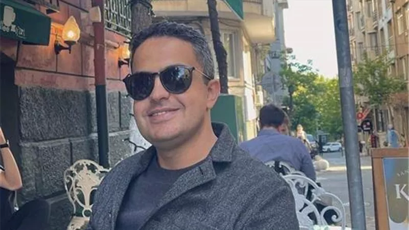 بكلمات مؤثرة.. مصطفى العوضي يحيي ذكرى الأربعين لرحيل والده