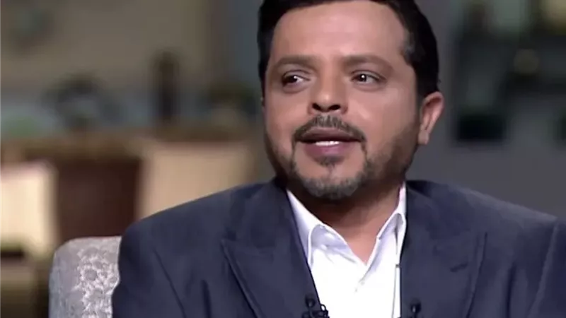 بعد وفاة شقيقه الأكبر بـ 3 أيام.. محمد هنيدي يوجّه شكر لزملائه اللي ساندوا في الجنازة