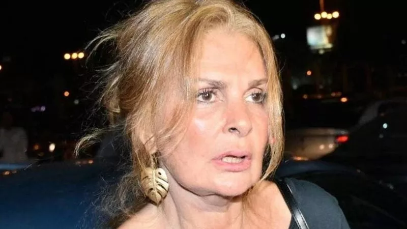 يسرا تنعى شقيق محمد هنيدي وتعتذر عن حضور الجنازة