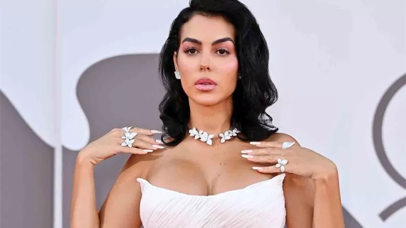 جورجينا تتعرض لحملة سخرية.. وتخرج عن صمتها للرد على منتقديها