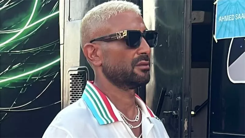 أحمد سعد بإطلالة صيفية قبل حفله في الساحل