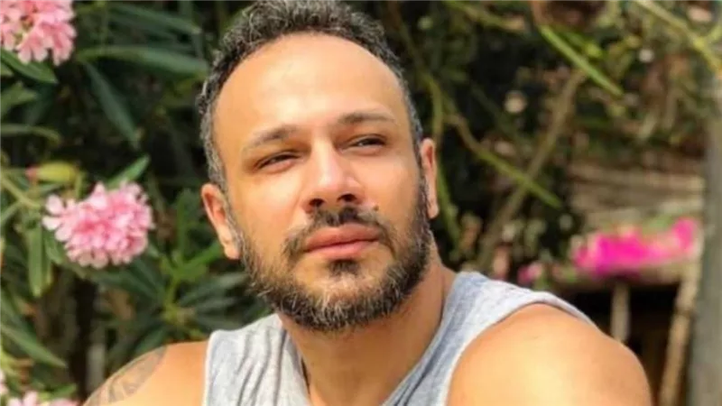 محمد عطية يودع والدته.. “هي أهم شخص في حياتي”
