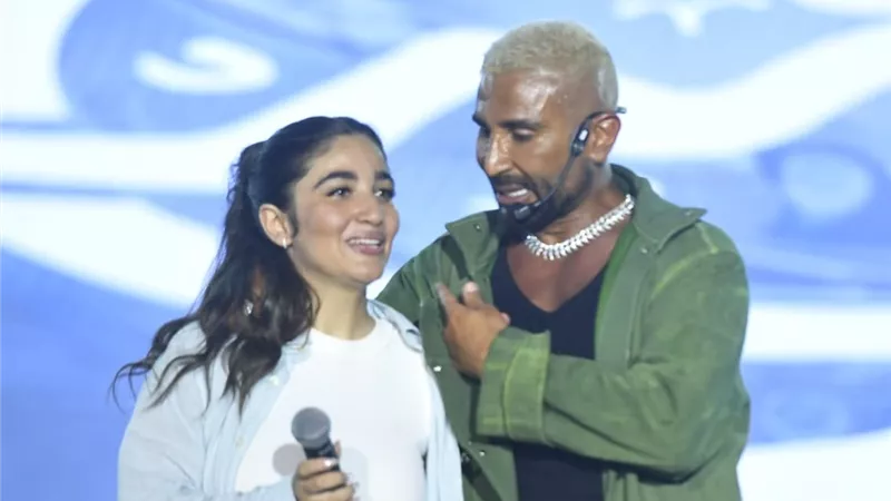 بالصور .. أحمد سعد وجودي يشعلان حفل يلا ساحل بأغنية كدا كدا