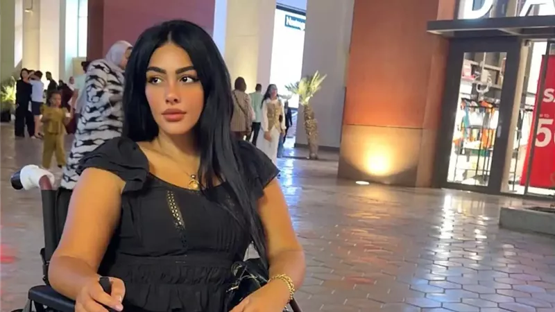 نرمين ماهر تكشف تطورات حالتها الصحية بعد وضع قدمها في الجبس