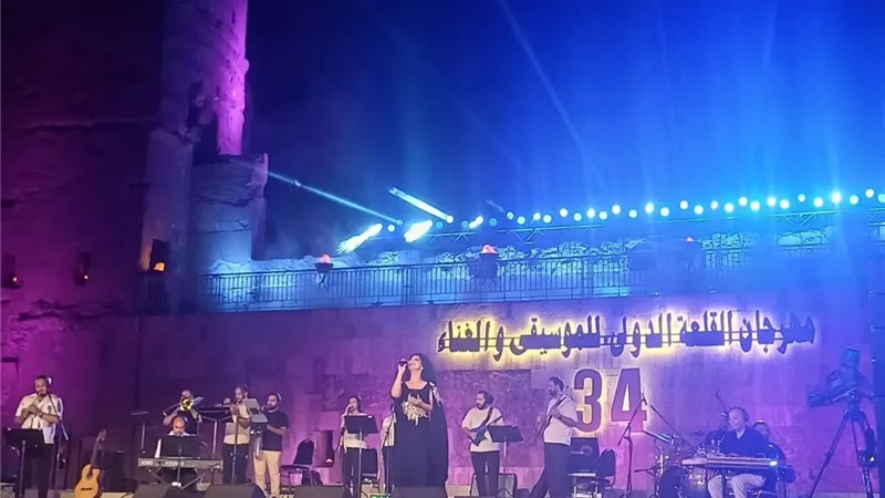 نسمة محجوب تشعل حفل مهرجان القلعة بأغنية يا محروسة