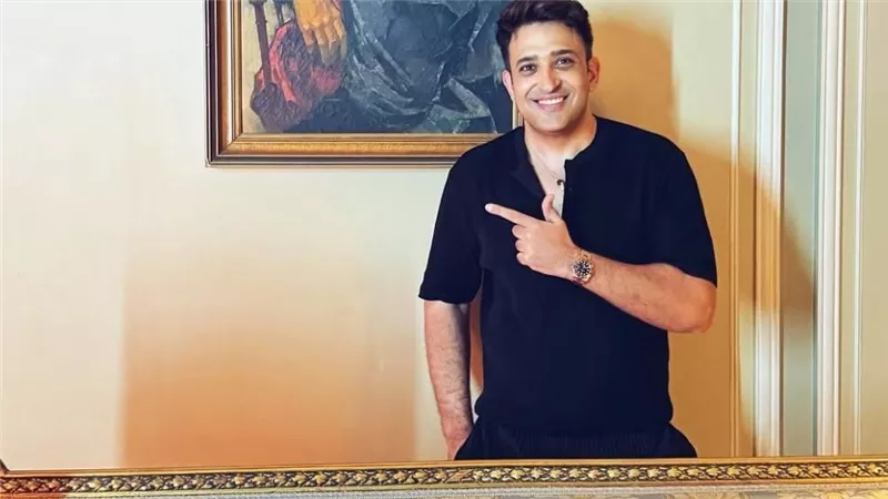 أغلى هدية.. تامر حسين يحتفل بعيد ميلاده في منزل 