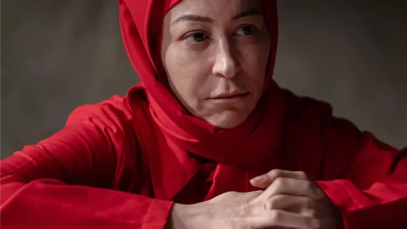 قبل عرضه قريبًا.. منة شلبي في بدلة الإعدام بمسلسل عنبر الموت
