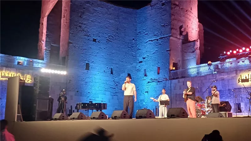 عزيز مرقة يخطف أنظار جمهور القلعة بأغنية ياباي