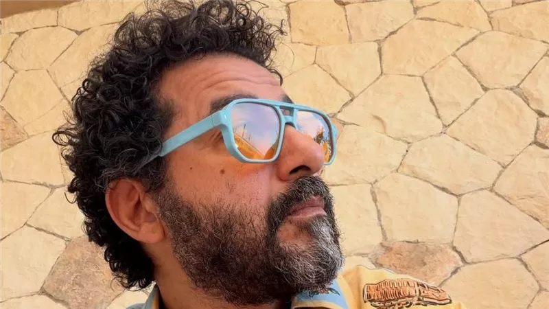 أحمد حلمي يخطف الأنظار بإطلالة صيفية مبهجة في أحدث ظهور