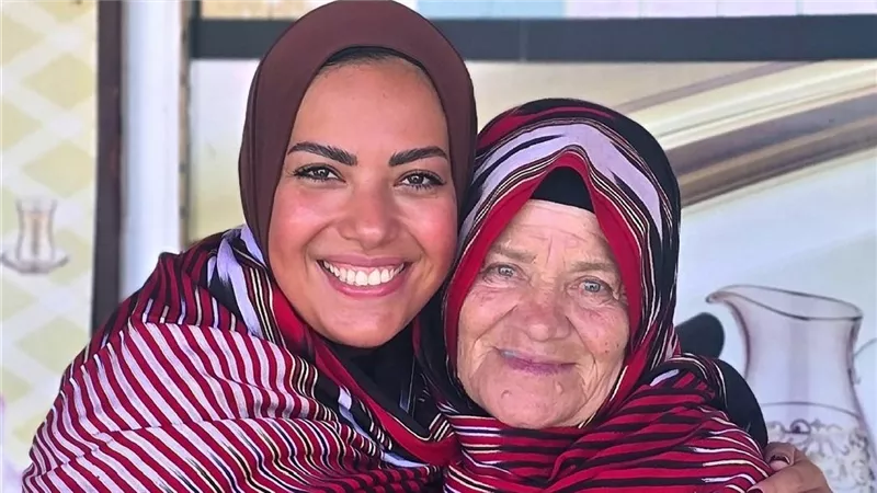 آية عبدالرحمن عن الست خديجة: اللي يحب ابننا صلاح نشيله فوق راسنا