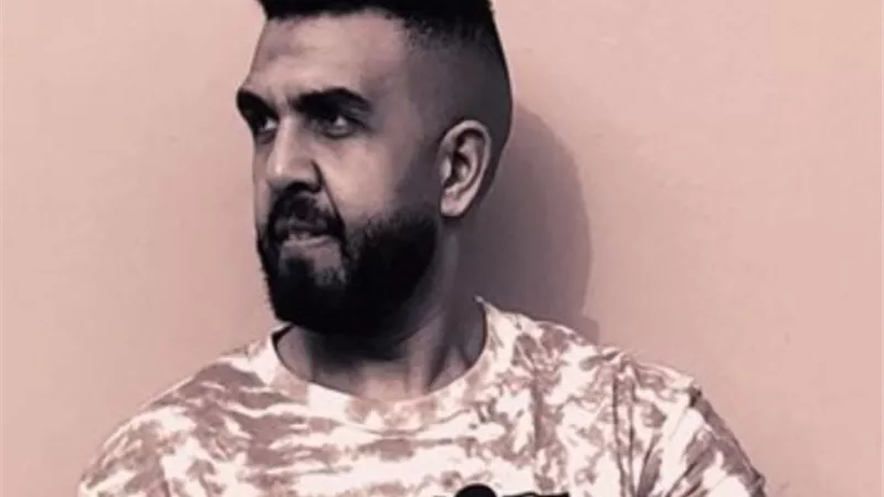 كريم سامي يظهر في مشاهد حزن وأسى لتأدية صلاة جنازة والدته