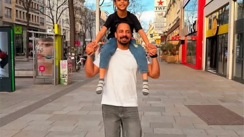 عمرو وهبة يحتفل بعيد ميلاد نجله برسالة طريفة ويمازح مصطفى غريب
