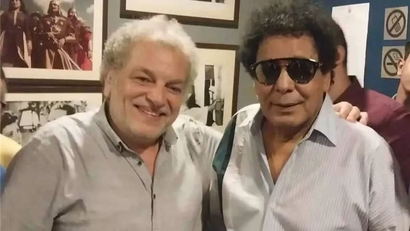 أشرف فايق يطلب الدعاء لـ محمد منير: 
