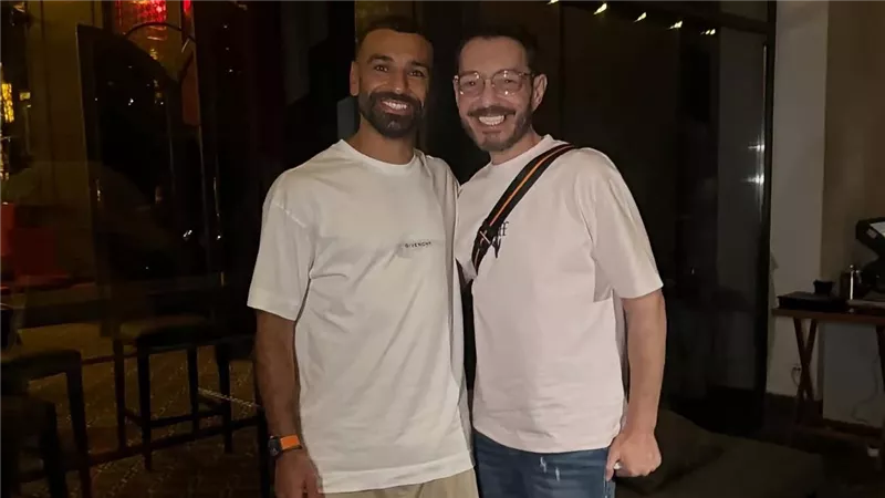 الأسطورة.. أحمد زاهر يشارك صورة مع محمد صلاح بعد تألقه مع طرابزون