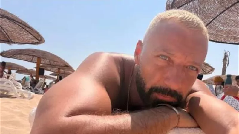 “قعدت 4 سنين ببنطلون جينز واحد”.. أحمد فهمي يستعيد ذكريات بداياته الصعبة