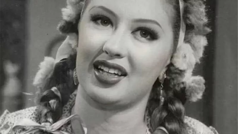 في ذكرى رحيلها الـ76.. كاميليا من أضواء الشهرة إلى نهاية مأساوية في حادث طائرة