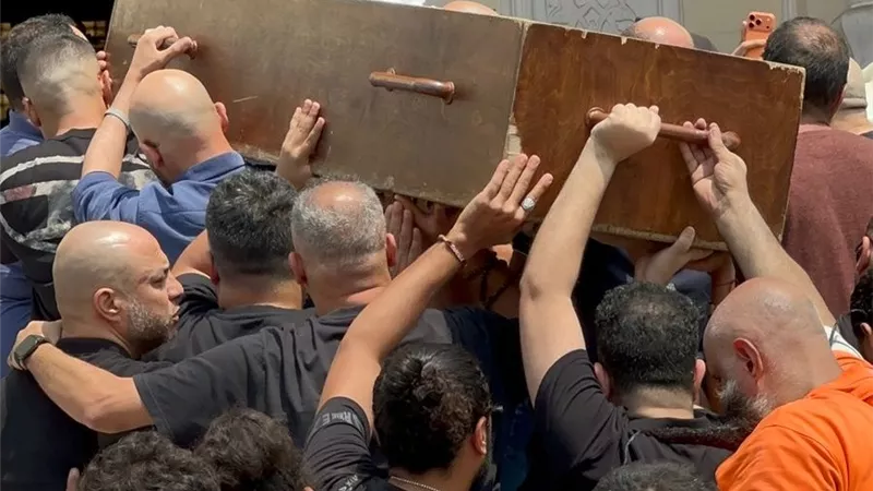 الصور الأولى من جنازة الفنان الراحل محمد التاجي.. حضور الأسرة والفنانين لتوديعه