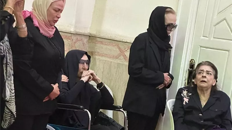 تشييع جنازة ابنة نجلاء فتحي من مسجد عمر بن عبد العزيز