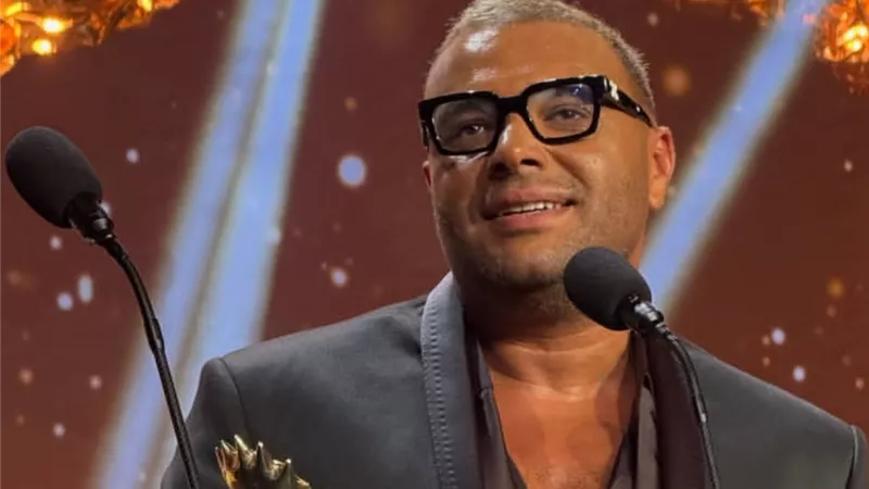 رامي صبري يفوز بجائزة نجم الغناء العربي من موركس دور